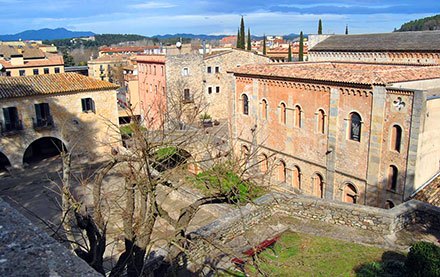 Girona’s festival square Plaça dels Jurats