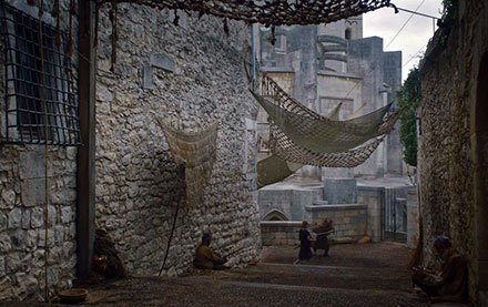 Arya fights against Waif on the streets of Braavos